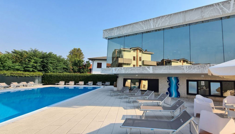 Foto piscina estiva esterna di Top Gym